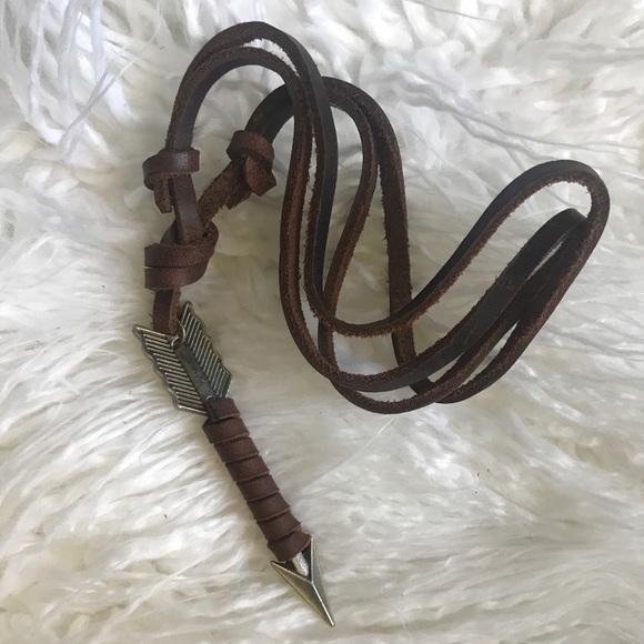 Adjustable Unisex Bohemian Leather Arrow Necklace - Picture 4 of 5